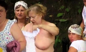 grannies-in-see-through-clothes-public-bathing-voyeur