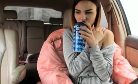 beautiful-amateur-teen-drives-herself-to-orgasm-in-the-car