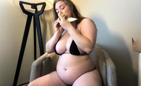 Pregnant Amateur Milf With Big Tits Satisfies Her Cravings