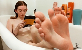 naughty-foot-fetish-teen-reading-a-book-in-the-bathtub
