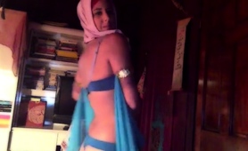 arab-milf-goddess-flashing-her-sexy-naked-curves-on-webcam