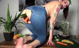 Horny Mature Wife Pleases Starving Holes With Vegetables